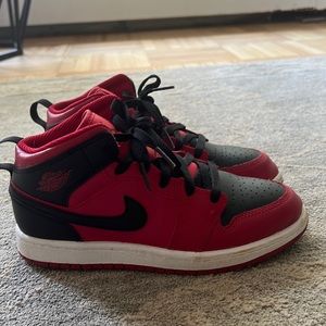 Air Jordan 1s red and black big kids